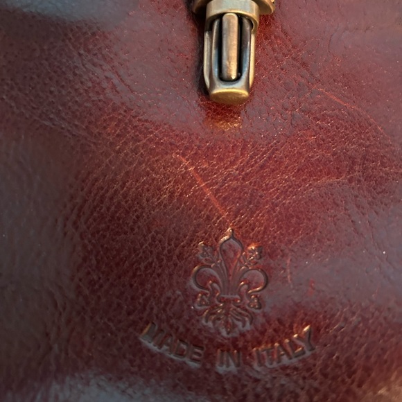 Womans shoulder bag,Gen leather,cognac brown, spot on front noted in picture - Picture 8 of 9